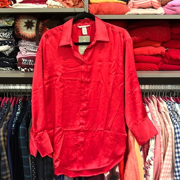 H&M red satiny oversized button down shirt. Size S. NWT - Picture 1 of 3
